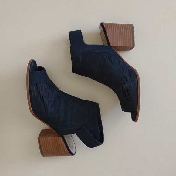 Vince Camuto Dark Navy Blue heels - Picture 2 of 8